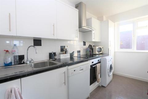 2 bedroom apartment to rent, Stratton Court, Surbiton KT6