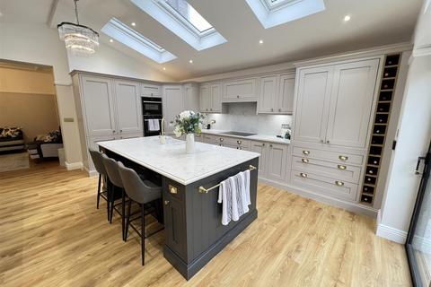 9 Dee Park Road, Wirral, CH60 3RG