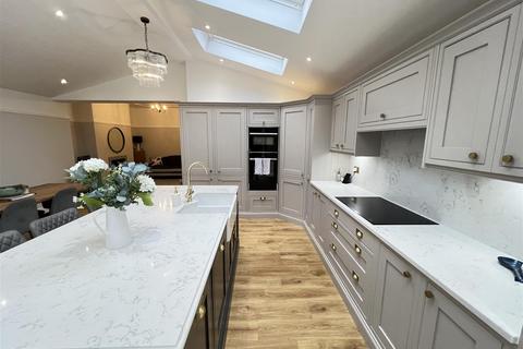 9 Dee Park Road, Wirral, CH60 3RG