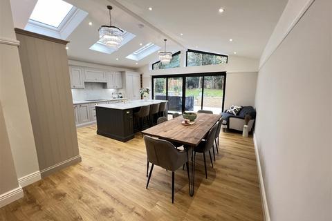 9 Dee Park Road, Wirral, CH60 3RG
