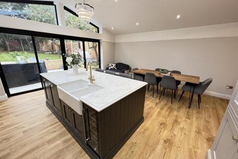 9 Dee Park Road, Wirral, CH60 3RG