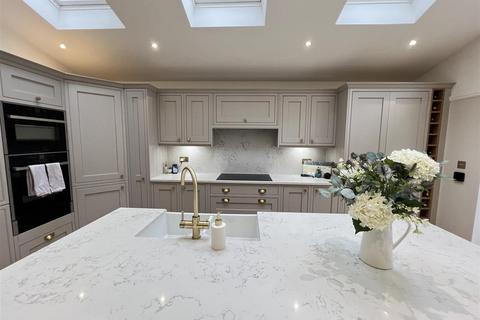 9 Dee Park Road, Wirral, CH60 3RG