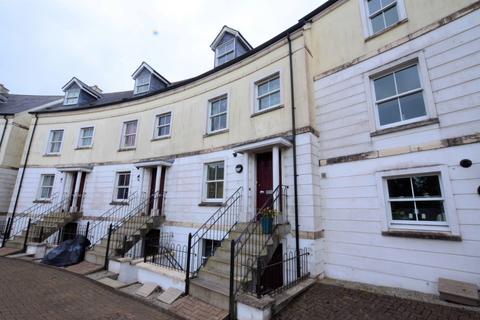 3 bedroom townhouse to rent, 62 Royffe Way, Bodmin