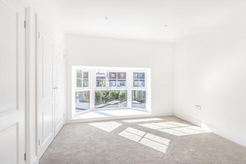 4 bedroom house to rent, Grand Drive London SW20