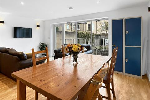 4 bedroom end of terrace house for sale, North Street, Cambridge CB4