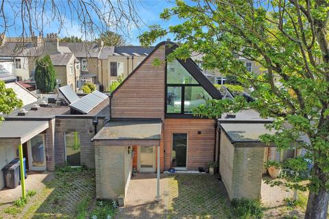 4 bedroom end of terrace house for sale, North Street, Cambridge CB4