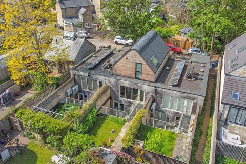 4 bedroom end of terrace house for sale, North Street, Cambridge CB4