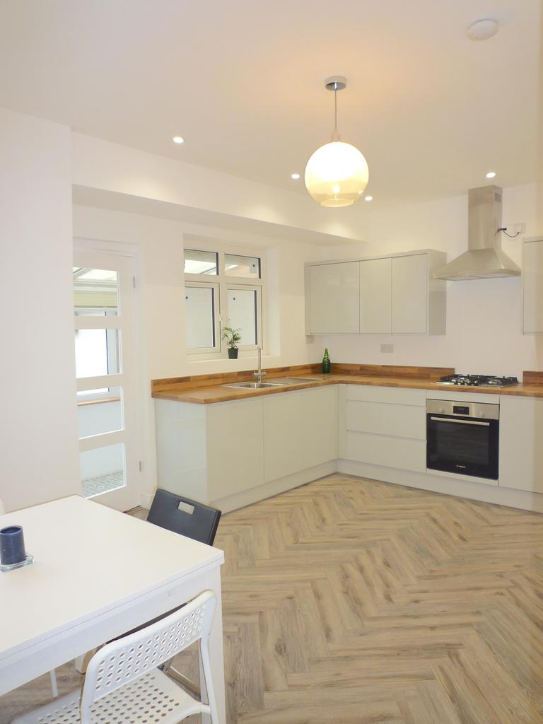 Kitchen/Dining area