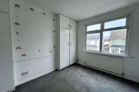 3 bedroom barn conversion to rent, Seaforth Grove, Southend-on-Sea