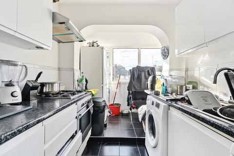 2 bedroom maisonette for sale, Reynolds Close, Carshalton SM5