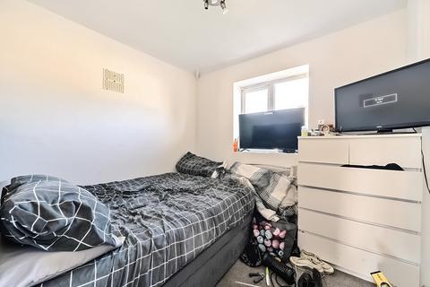 2 bedroom maisonette for sale, Reynolds Close, Carshalton SM5