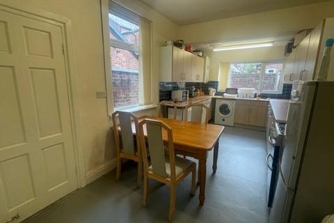 4 bedroom private hall to rent, Albion Road, Fallowfield, Manchester