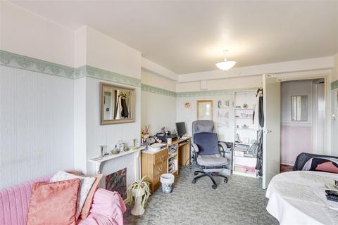 1 bedroom flat for sale, Southchurch Court, Clifton NG11