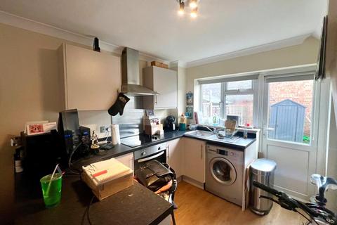 1 bedroom terraced house to rent, Courtenay Mews, Woking GU21