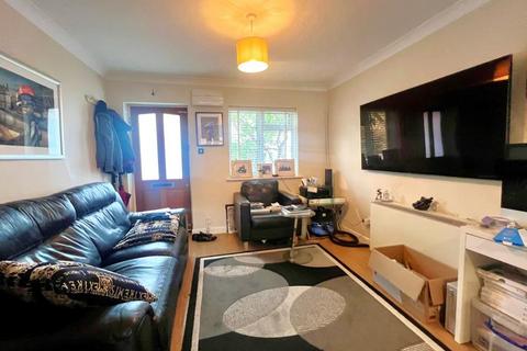 1 bedroom terraced house to rent, Courtenay Mews, Woking GU21