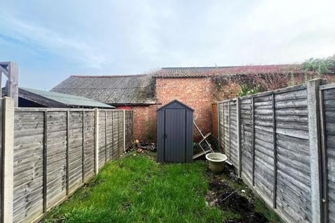 1 bedroom terraced house to rent, Courtenay Mews, Woking GU21