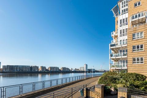 2 bedroom apartment to rent, St. Davids Square Isle Of Dogs E14