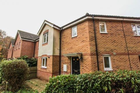 3 bedroom terraced house to rent, Tristram Close, Yeovil