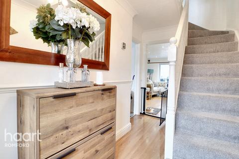 5 Abbey Close, Romford, RM1 2QN