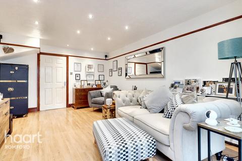 5 Abbey Close, Romford, RM1 2QN