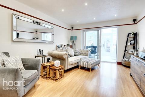 5 Abbey Close, Romford, RM1 2QN