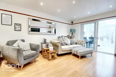 5 Abbey Close, Romford, RM1 2QN