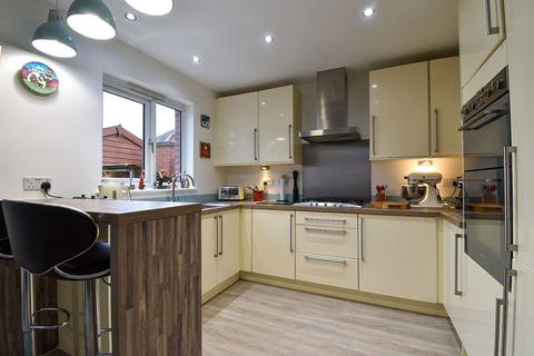 30 Freckleton Court, Adlington, Chorley, PR6 9FS