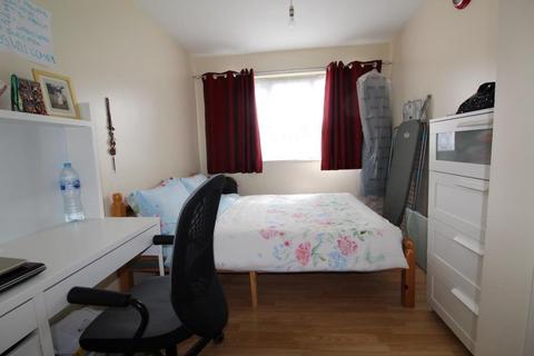 2 bedroom flat to rent, Buxton Close, Edmonton