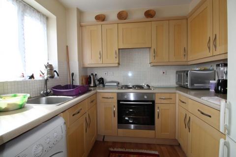 2 bedroom flat to rent, Buxton Close, Edmonton