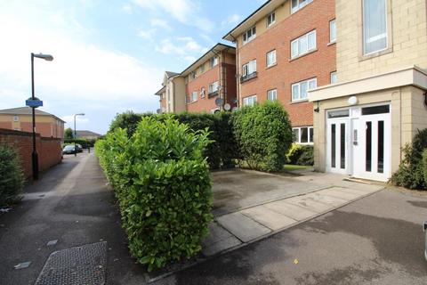 2 bedroom flat to rent, Buxton Close, Edmonton