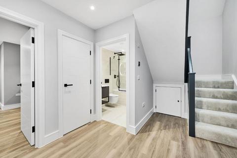 Flat 5, 2 Bromley Avenue, Bromley, BR1 4BQ