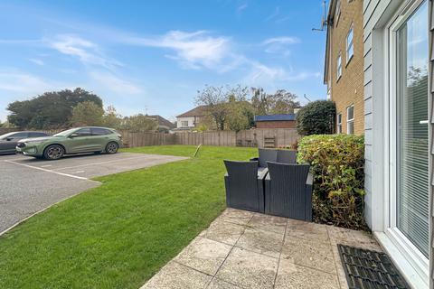 Flat 3, Rose Court, 2a Fobbing Road, Corringham, Stanford-le-hope, SS17 9BG