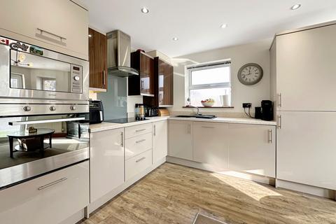 Flat 3, Rose Court, 2a Fobbing Road, Corringham, Stanford-le-hope, SS17 9BG
