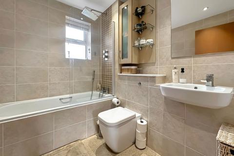 Flat 3, Rose Court, 2a Fobbing Road, Corringham, Stanford-le-hope, SS17 9BG