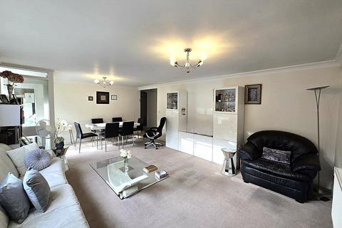 1 bedroom flat to rent, Dolphin Court, Woodlands, NW11