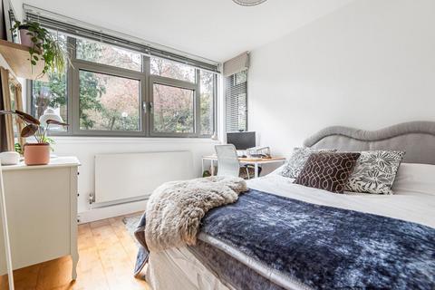 1 Holly Tree Close, London, SW19 6EA