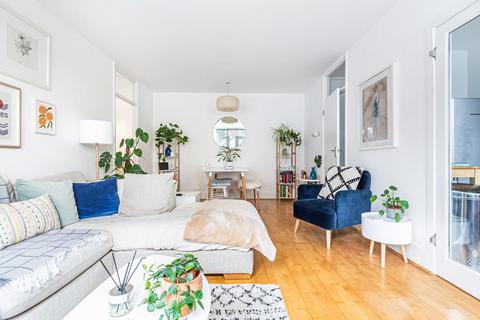 1 Holly Tree Close, London, SW19 6EA
