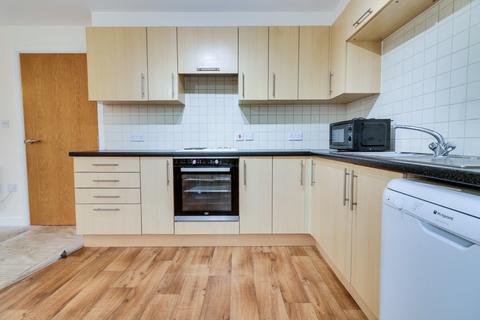 2 bedroom flat for sale, Manor Fold, Horsforth, Leeds, West Yorkshire, LS18