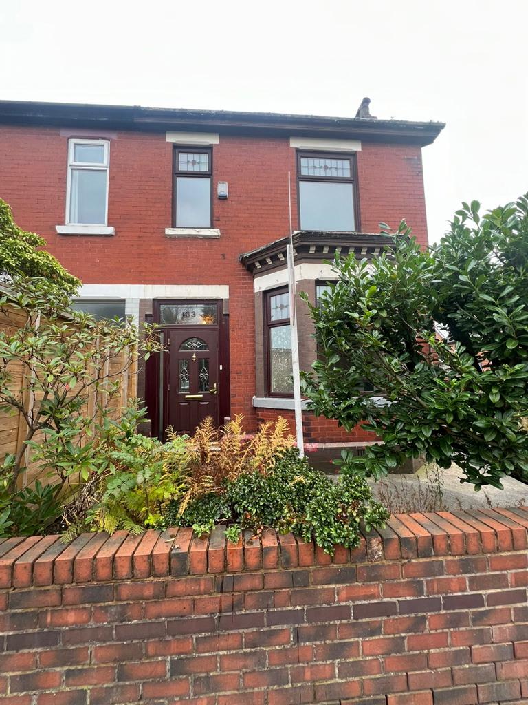 Large 3 bed semi detached house with parking