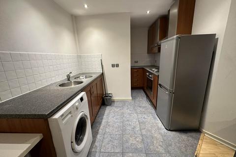 2 bedroom apartment to rent, City Road East, Manchester M15