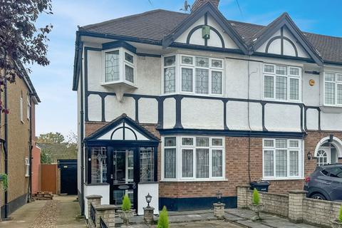 3 bedroom end of terrace house for sale, Gresham Drive, Romford RM6