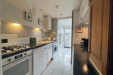 32 Gresham Drive, Romford, RM6 4TS