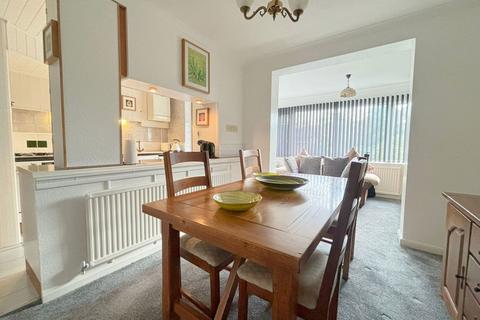 32 Gresham Drive, Romford, RM6 4TS