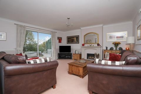 5 bedroom chalet for sale, Berkeley Close, Dunkirk, ME13