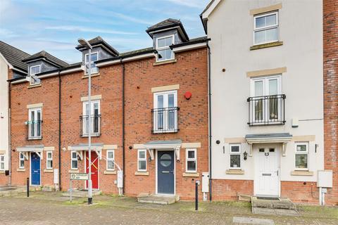 3 bedroom townhouse for sale, Hornbeam Way, Kirkby-In-Ashfield NG17