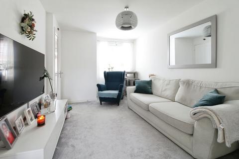 37 Ward Close, Purton, Swindon, SN5 4GY
