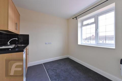 Studio to rent, Layfield Road