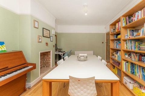 15 Kenmare Gardens, London, N13 5DR