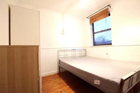 4 bedroom house share to rent, Empire Wharf Road, Isle of Dogs, E14