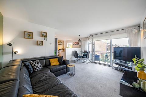 2 bedroom flat for sale, Rutland Drive, Howard Court, HG1